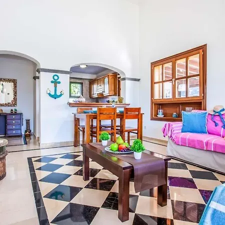 Playa Blanca Sleeps 4 Pool Air Con Wifi