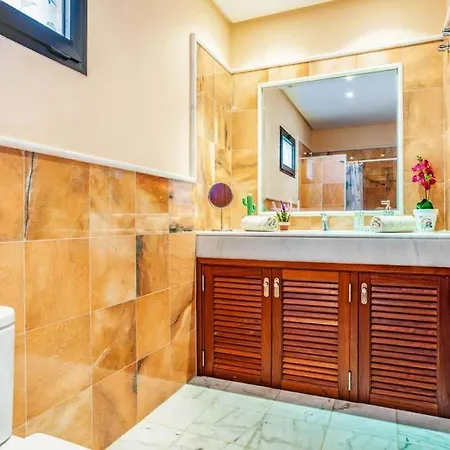 Villa Playa Blanca Sleeps 4 Pool Air Con Wifi